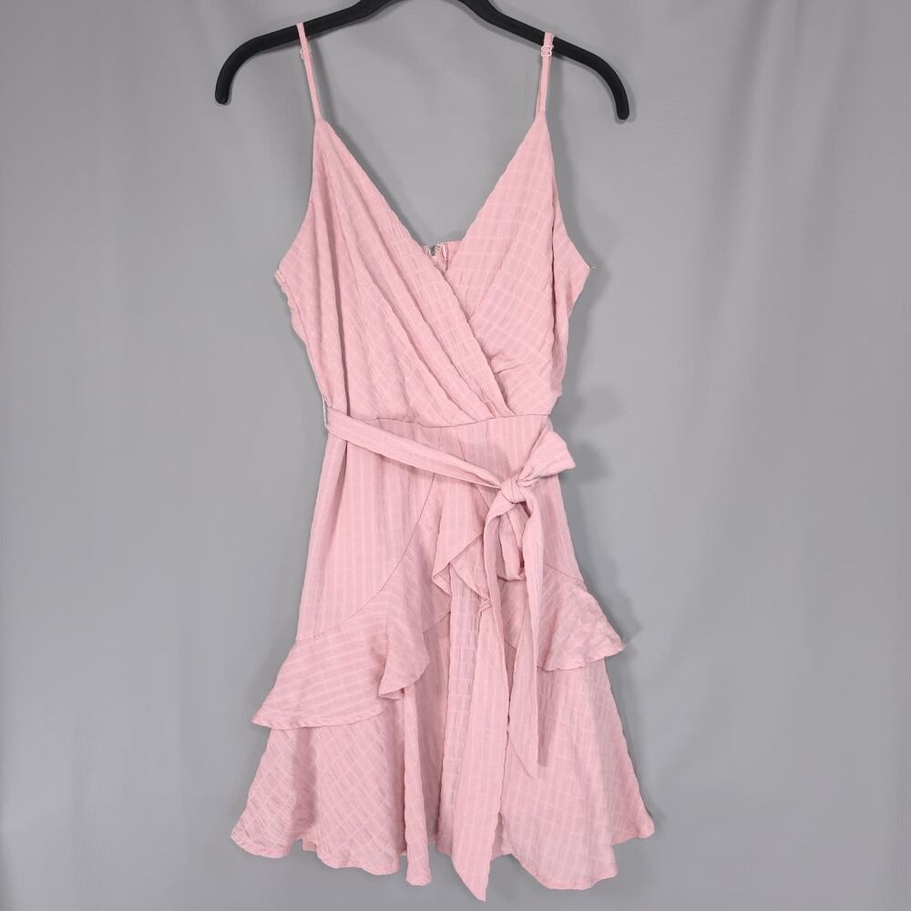 ALTAR'D STATE Women's Wrap Dress MEDIUM Pink‎ Tiered Tie Sundress 26Z555FCLI
